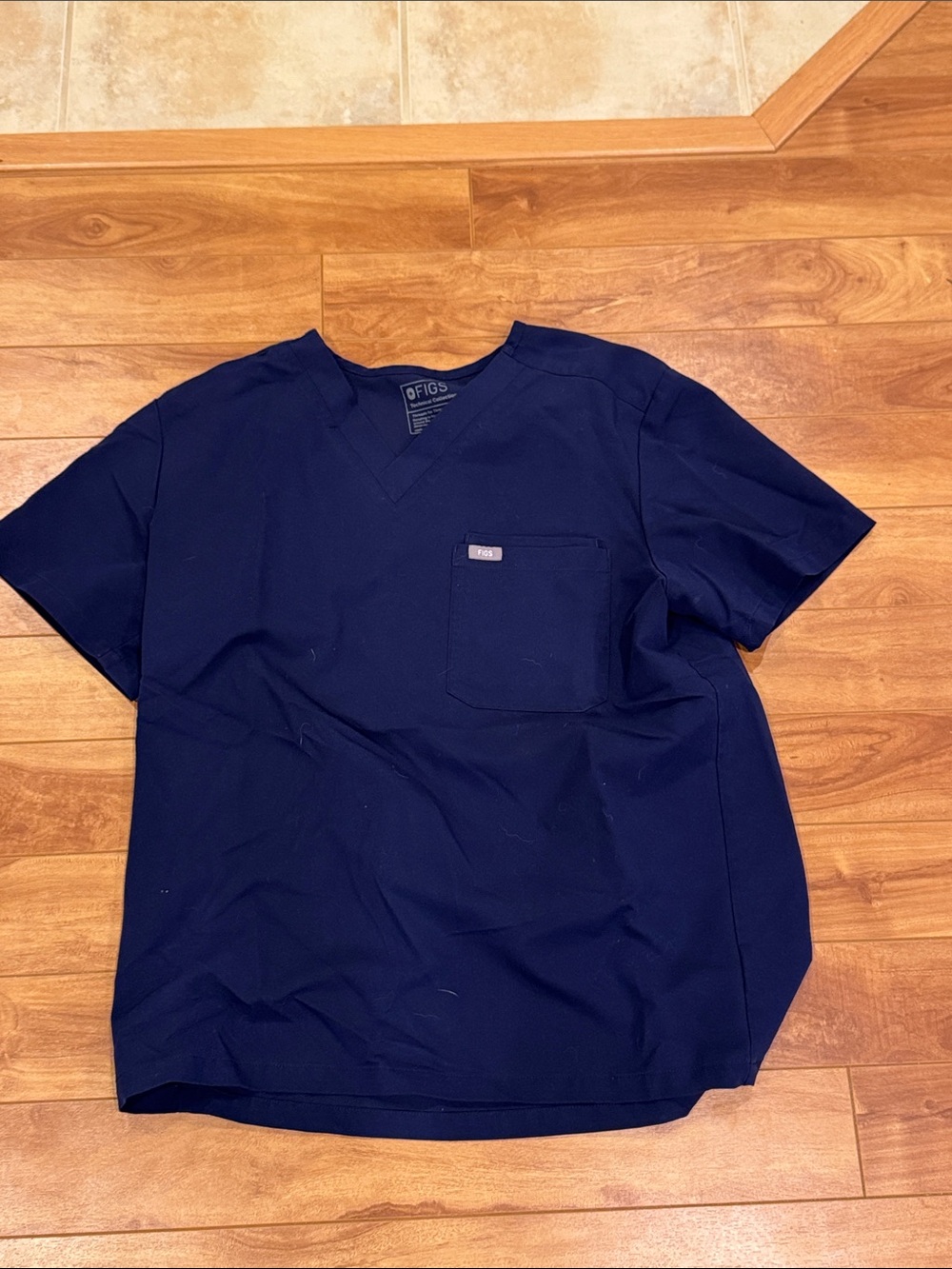 FIGS Men's V-Neck Scrub Top - Navy